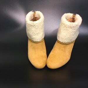 Elegant Woman’s Tan Wedge SIze 7